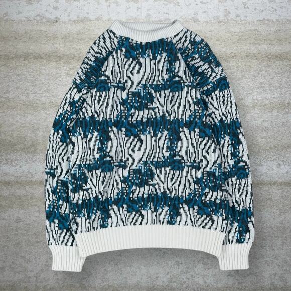 Vintage Sweater White Blue 100% Acrylic Crewneck Pullover Made in USA 90s - Picture 1 of 4